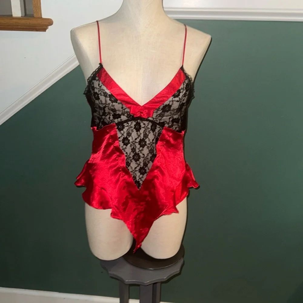 Vintage Victoria's Secret Red‎ Chemise with Lace Details Gold Label M—lingerie